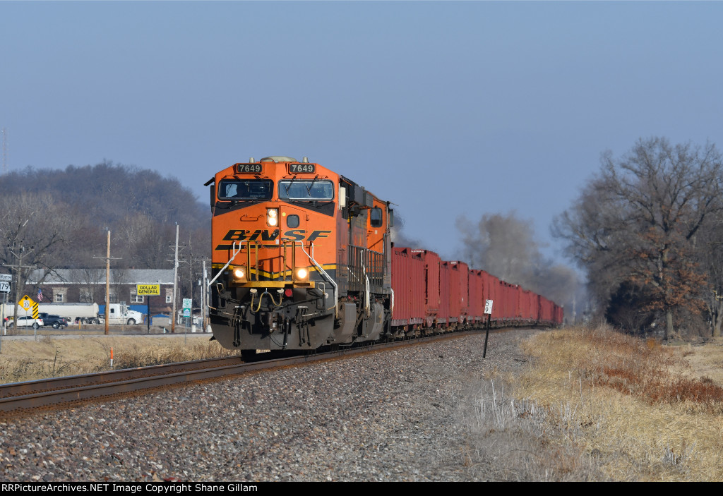 BNSF 7649 Leads the U-GALSPM